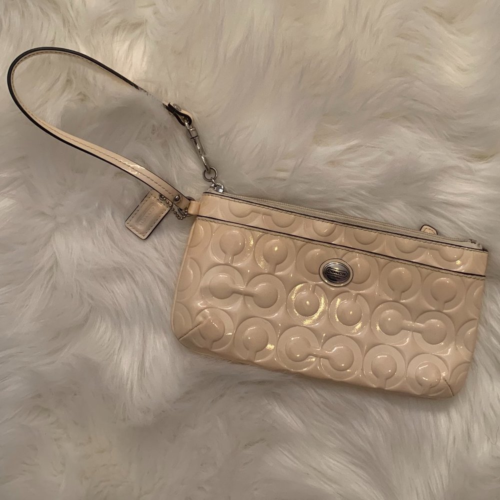 Coach White/Creme Wristlet (Authentic)